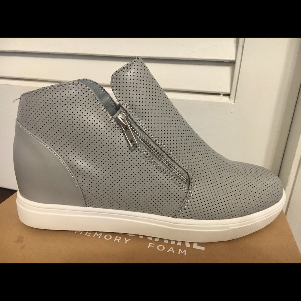 Cushionaire hidden wedge sneaker